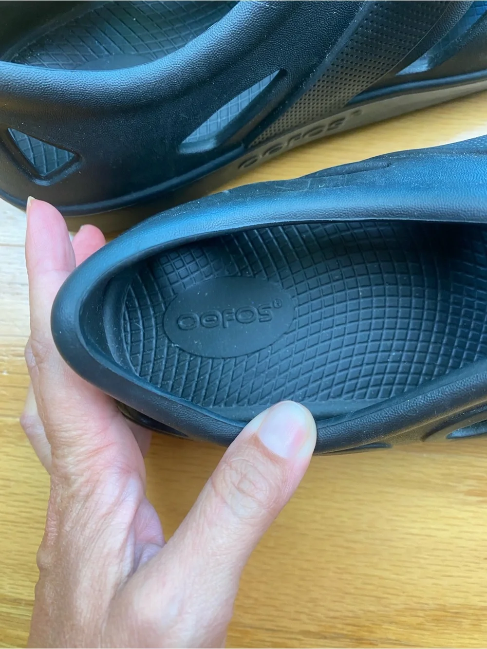 OOFOS OOcandoo Mens Size 10 Black Beach Casual Sport Walking Slip-On Sandals